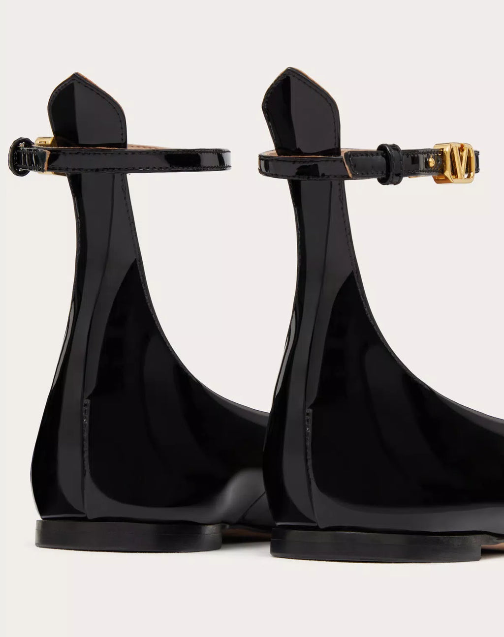 Valentino Garavani Tan-go patent leather ballerina shoes for women, featuring sleek design and glossy finish.