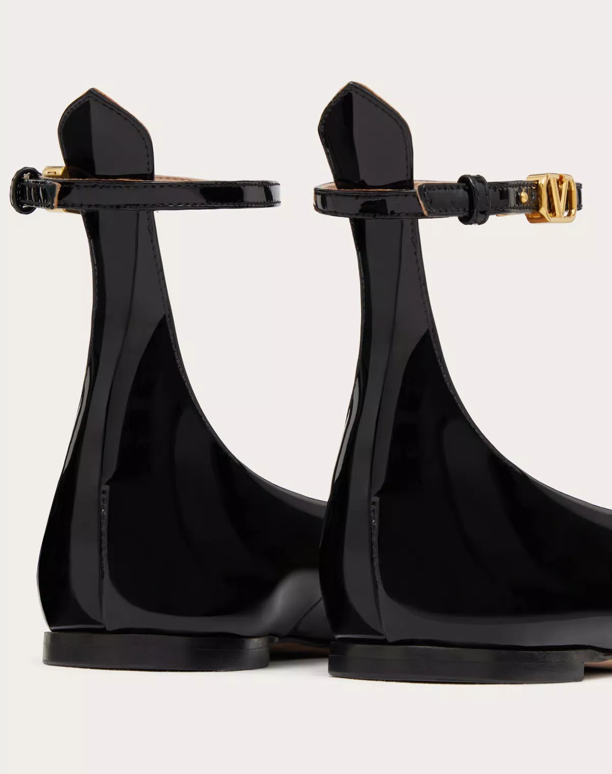 Valentino Garavani Tan-go patent leather ballerina shoes for women, featuring sleek design and glossy finish.