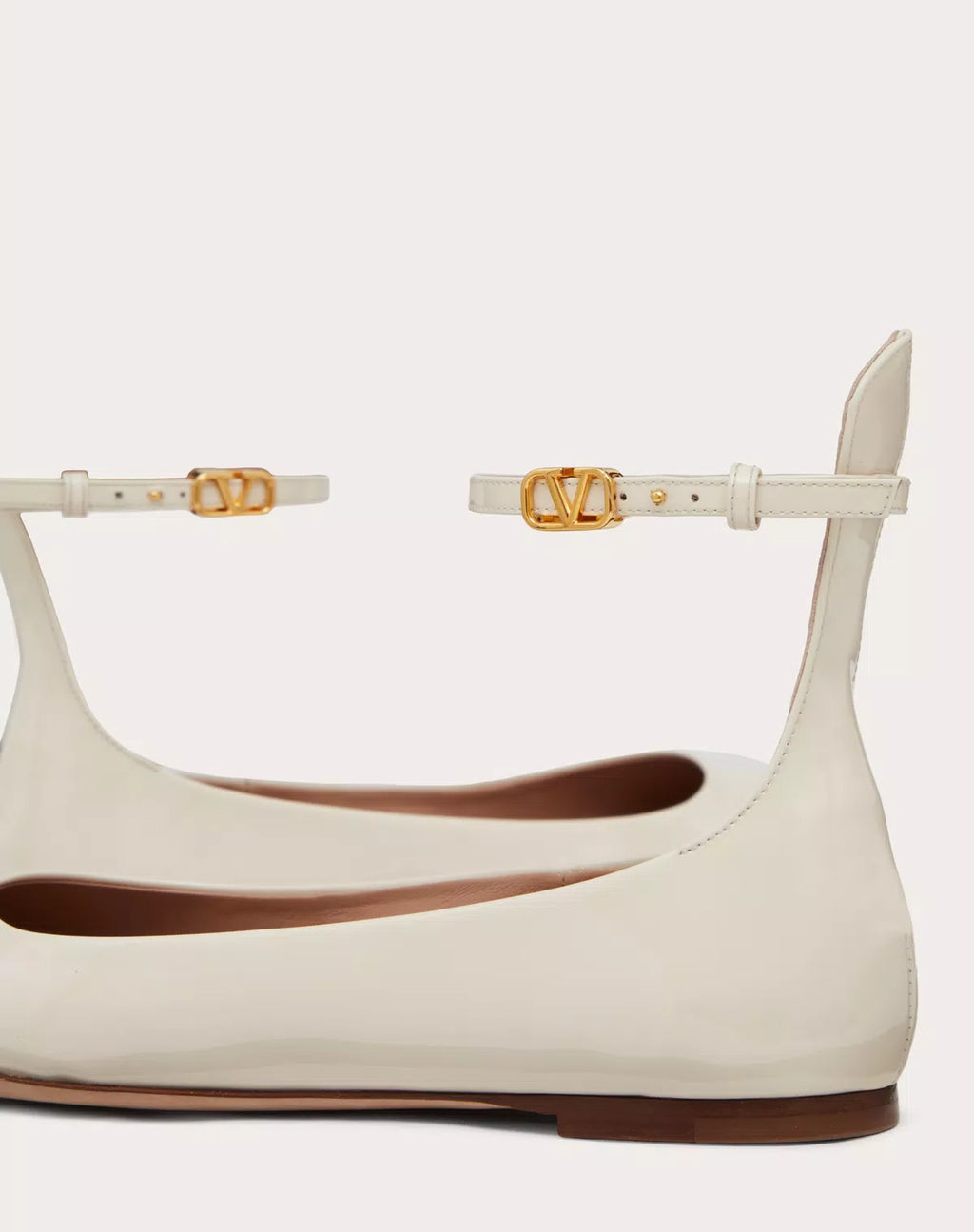 Valentino Garavani Tan-go patent leather ballerina shoes for women, showcasing sleek design and shiny finish.