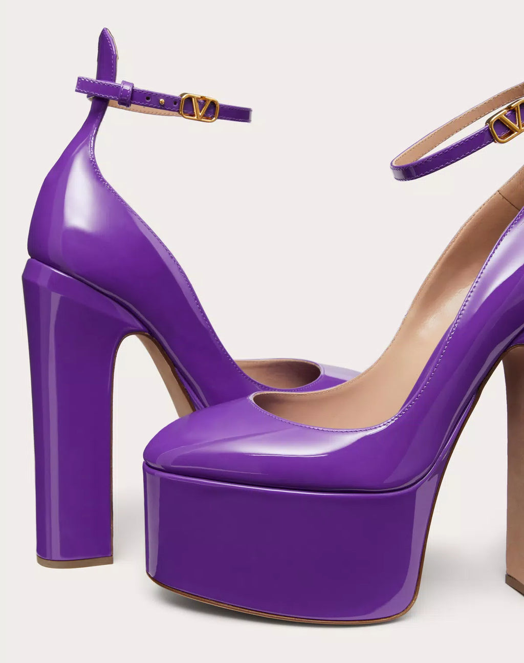 Valentino Garavani Tan-go platform pump in shiny patent leather with 155mm heel, women's stylish high-heeled shoes.